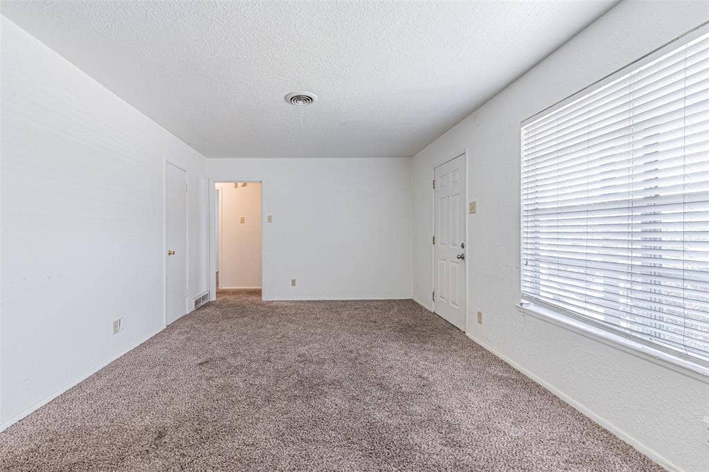 2529 Albemarle Drive, Farmers Branch, TX 75234 Living area