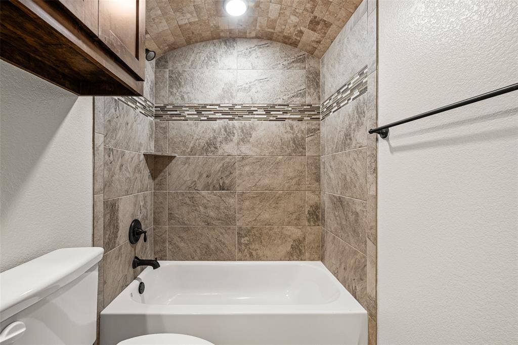 3213 Mccoy Lane, Granbury, TX 76049 3213 Mccoy Lane, Granbury, TX 76049