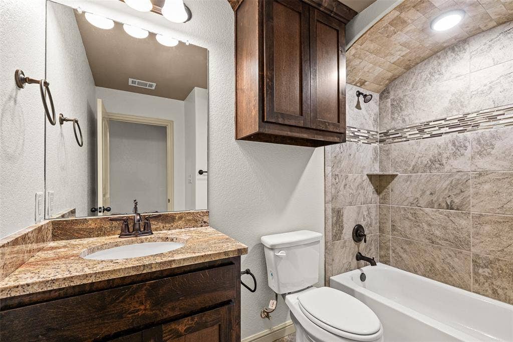 3213 Mccoy Lane, Granbury, TX 76049 3213 Mccoy Lane, Granbury, TX 76049