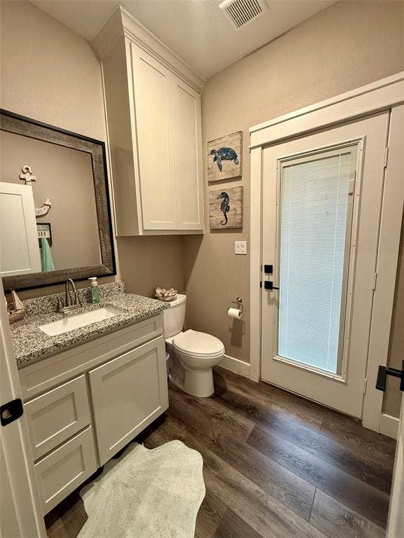 7600 Fm 660, Ennis, TX 75119 Half Bath off Patio