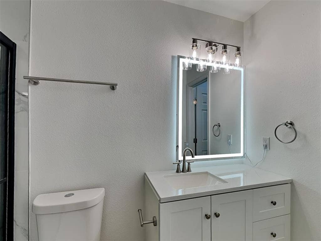 807 Fenet Street, #B, McKinney, TX 75069 807 Fenet Street, #B, McKinney, TX 75069