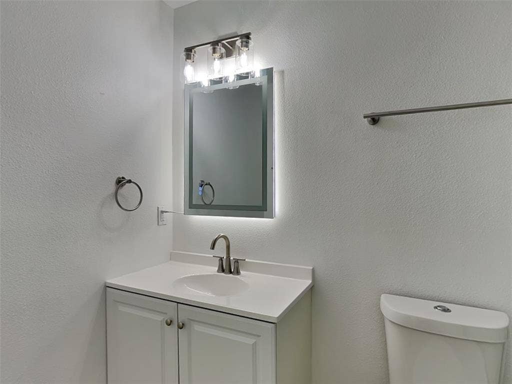 807 Fenet Street, #B, McKinney, TX 75069 807 Fenet Street, #B, McKinney, TX 75069
