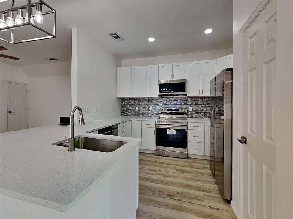 807 Fenet Street, #B, McKinney, TX 75069 807 Fenet Street, #B, McKinney, TX 75069