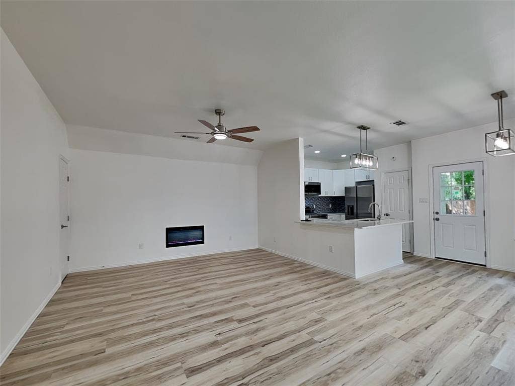 807 Fenet Street, #B, McKinney, TX 75069 807 Fenet Street, #B, McKinney, TX 75069