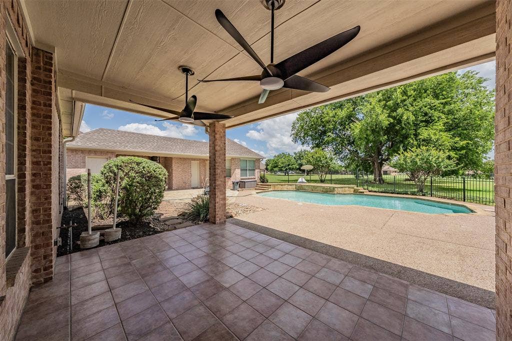 1049 Van Zandt Court, Haslet, TX 76052