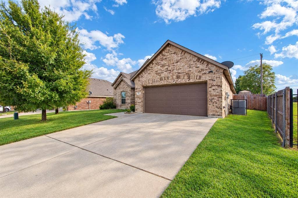 3814 Hyde Park Drive, Midlothian, TX 76065