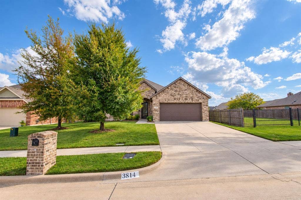3814 Hyde Park Drive, Midlothian, TX 76065