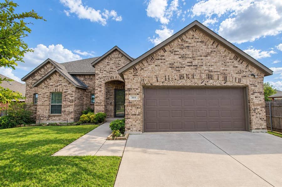 Property photo for 3814 Hyde Park Drive, Midlothian, TX