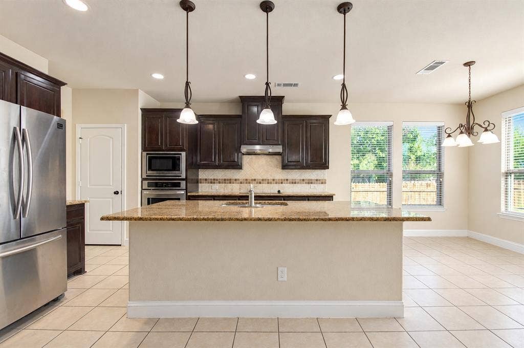 3814 Hyde Park Drive, Midlothian, TX 76065