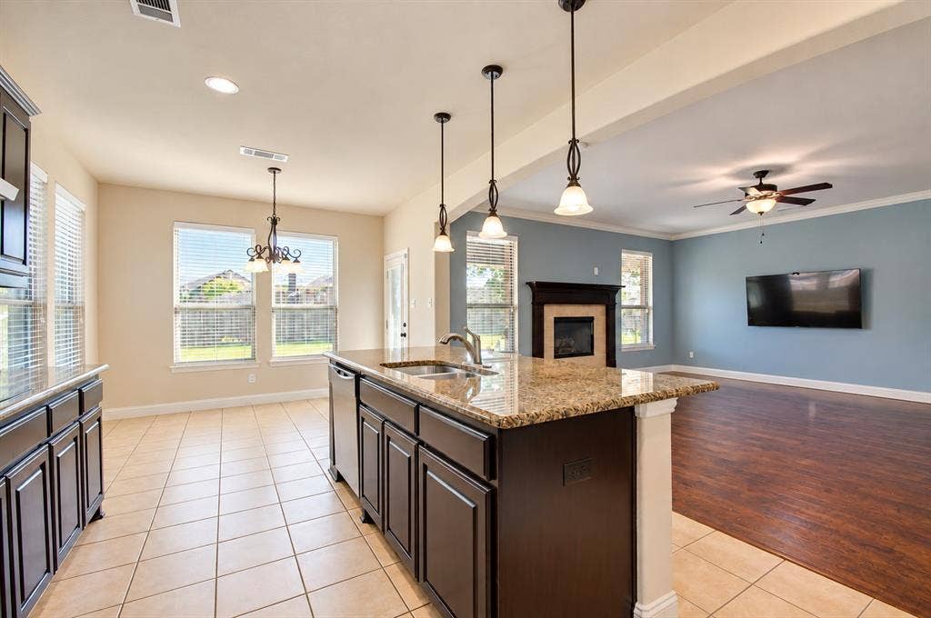 3814 Hyde Park Drive, Midlothian, TX 76065