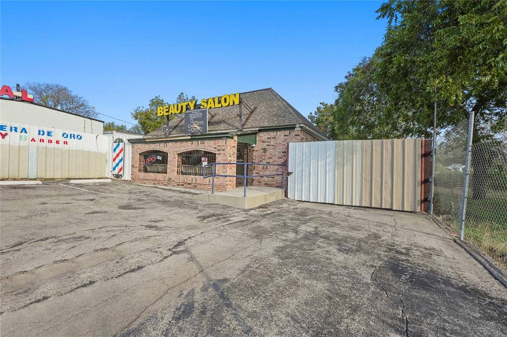 3021 E Lancaster Avenue, Fort Worth, TX 76103
