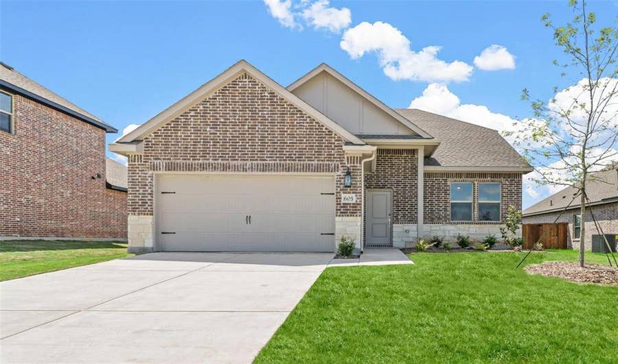 Property photo for 605 Ridgewood Drive, Van Alstyne, TX