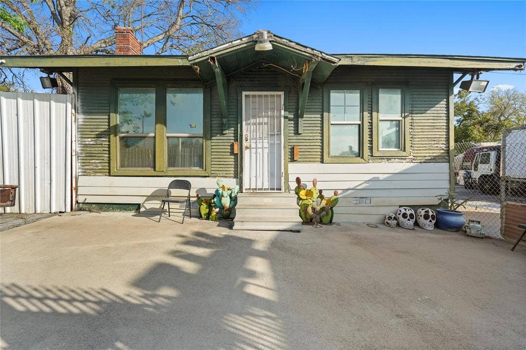 3013 E Lancaster Avenue, Fort Worth, TX 76103