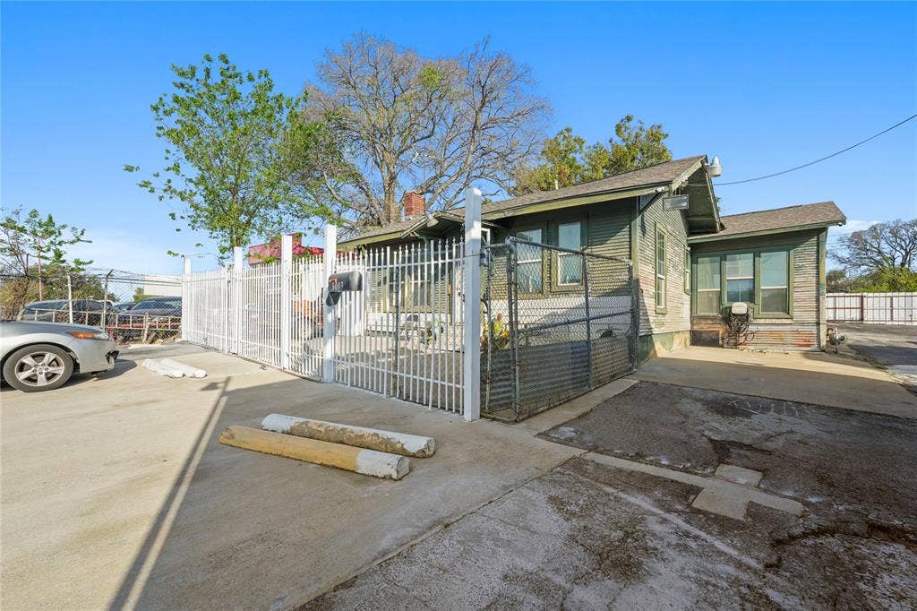 3013 E Lancaster Avenue, Fort Worth, TX 76103