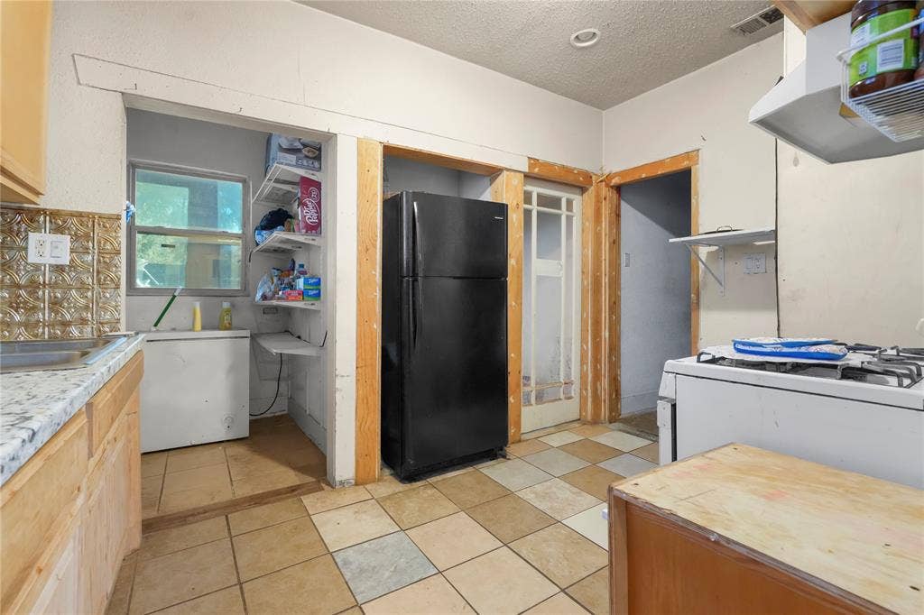 3013 E Lancaster Avenue, Fort Worth, TX 76103