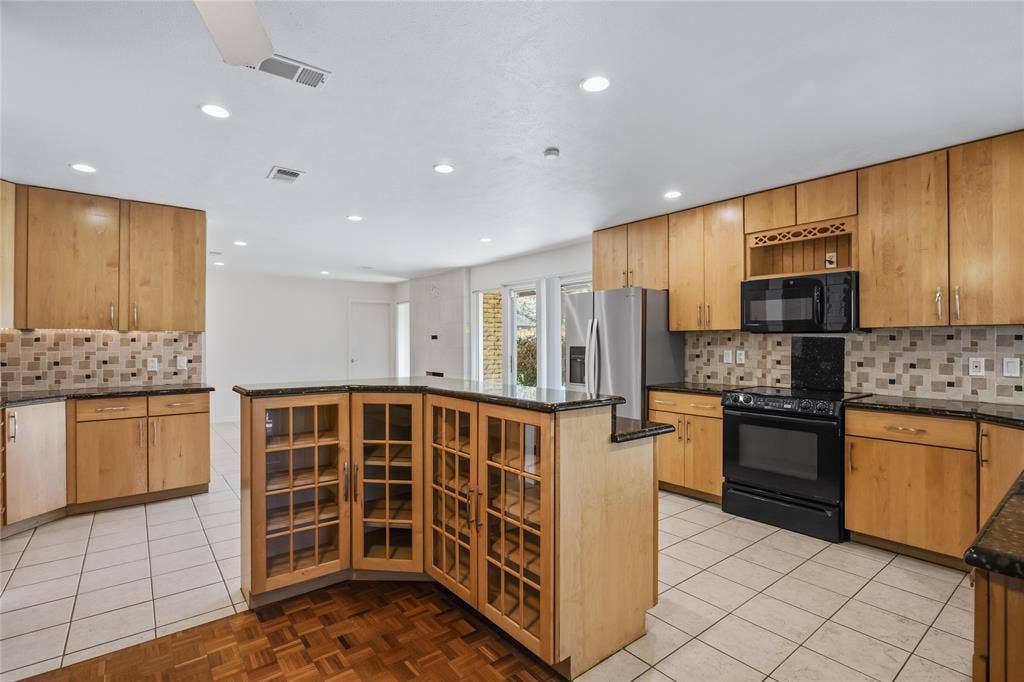 15721 mapleview, Dallas, TX 75248 15721 mapleview, Dallas, TX 75248
