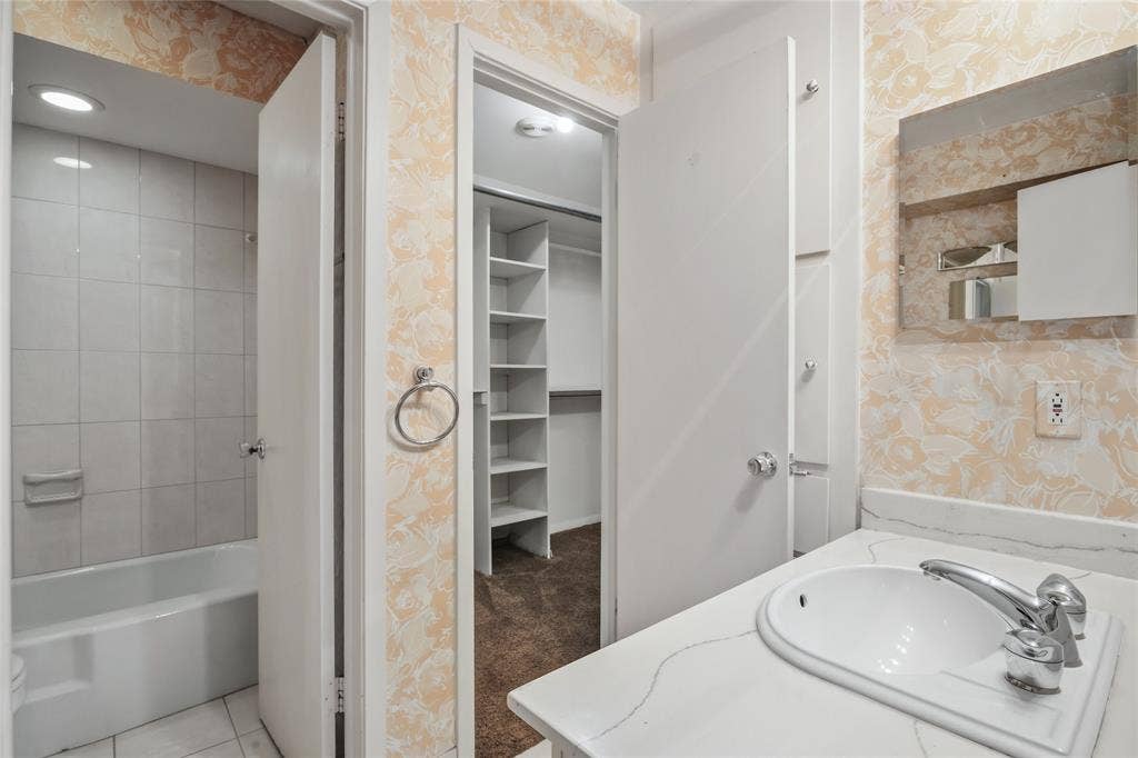 15721 mapleview, Dallas, TX 75248 15721 mapleview, Dallas, TX 75248