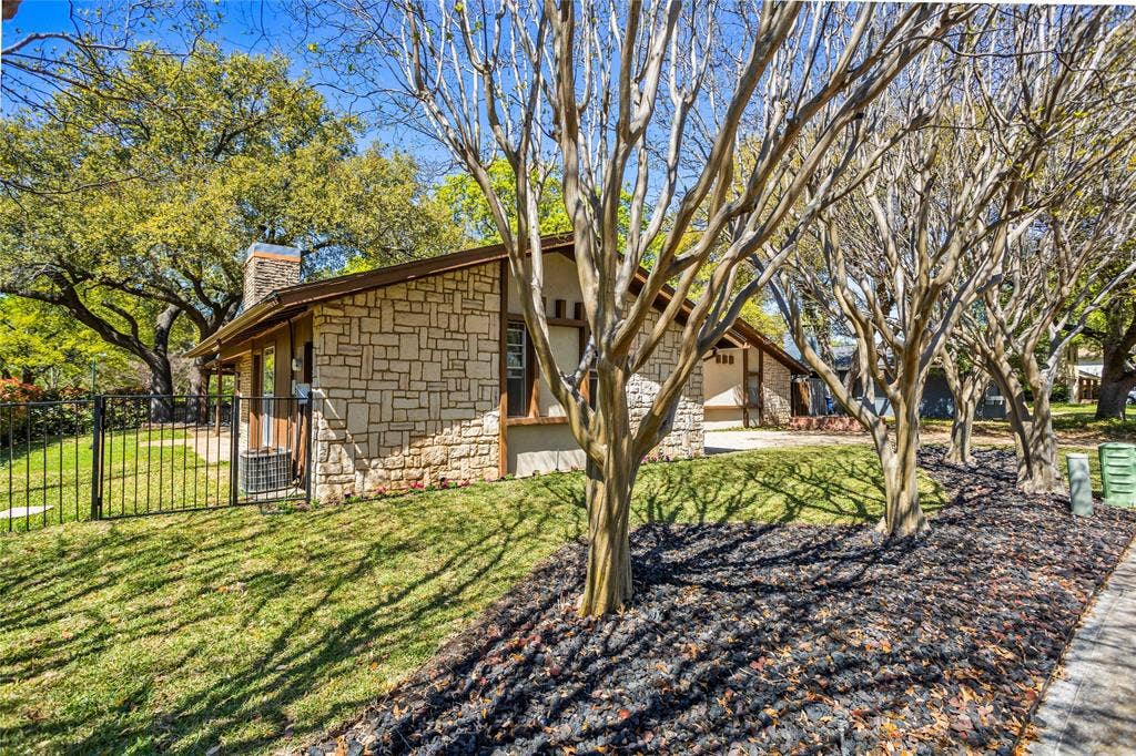15721 mapleview, Dallas, TX 75248 15721 mapleview, Dallas, TX 75248