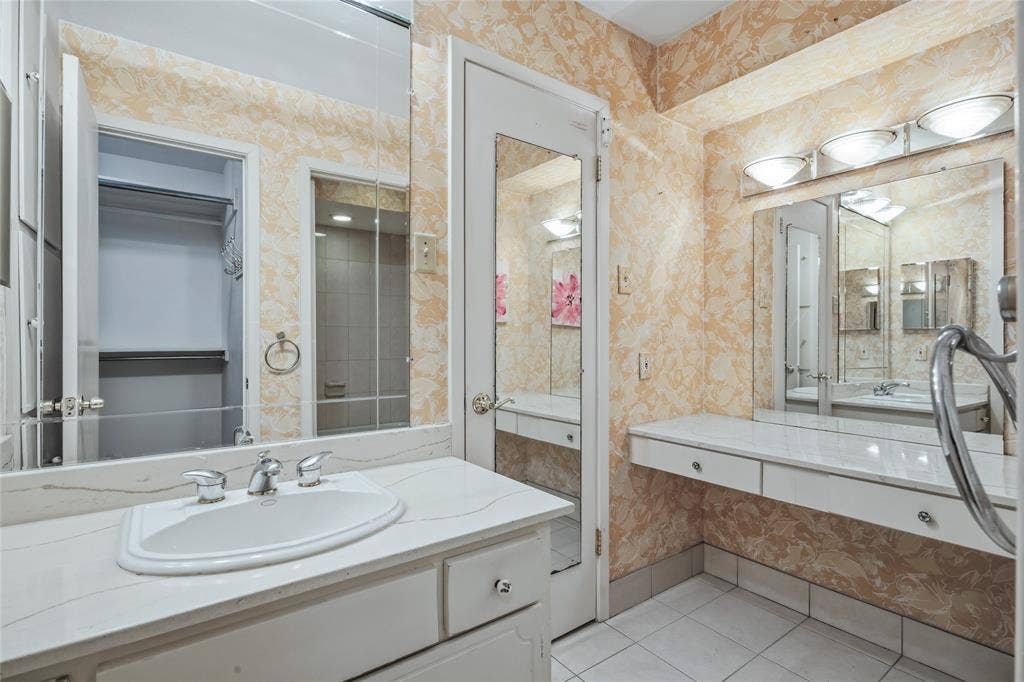 15721 mapleview, Dallas, TX 75248 15721 mapleview, Dallas, TX 75248