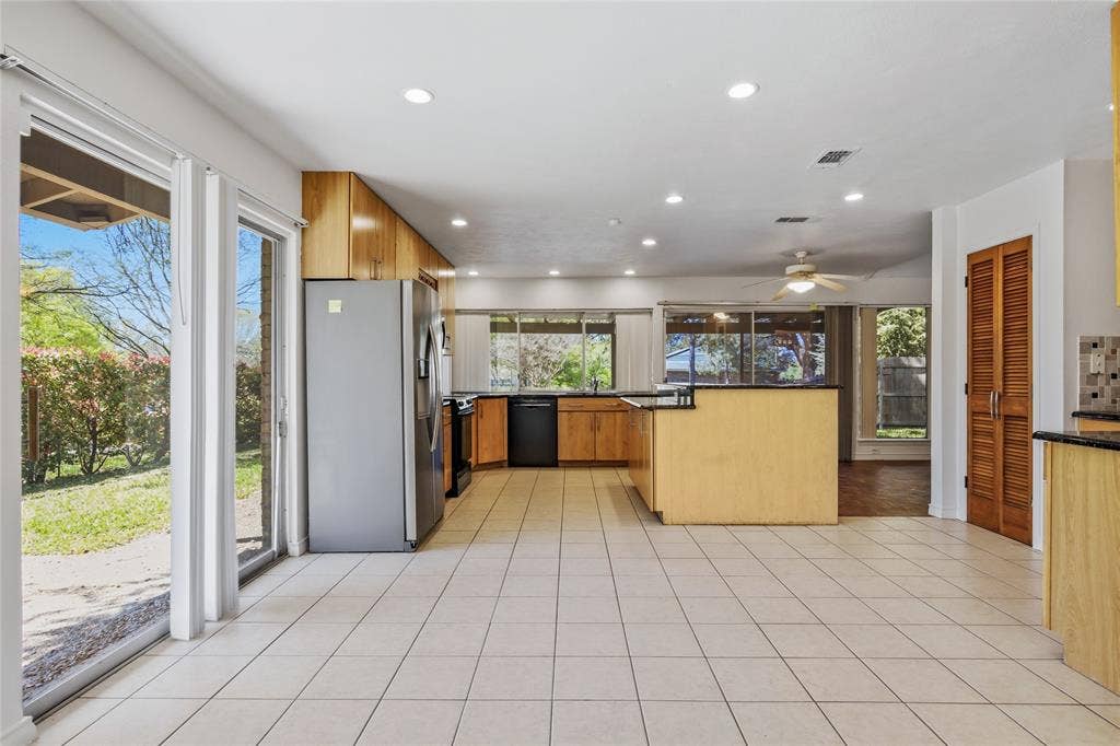 15721 mapleview, Dallas, TX 75248 15721 mapleview, Dallas, TX 75248