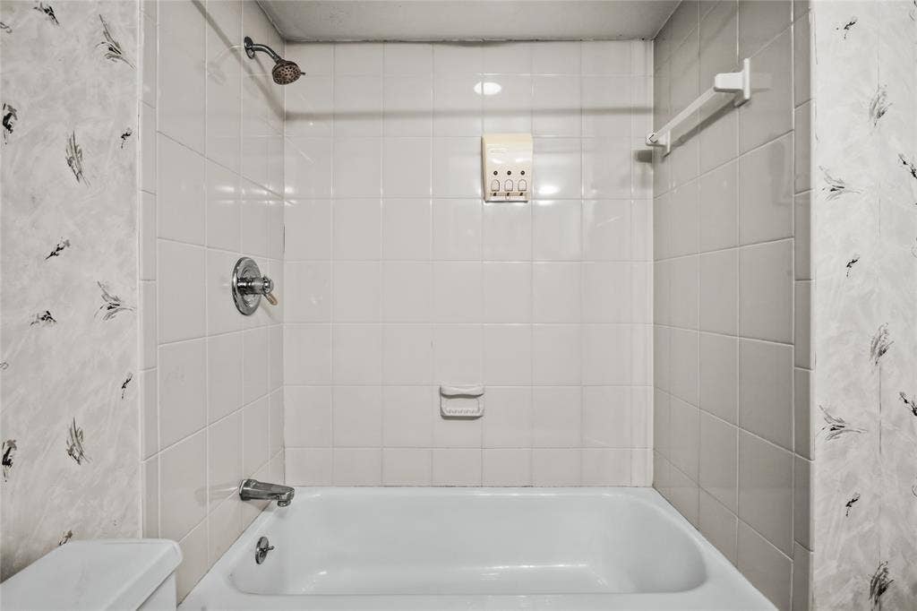 15721 mapleview, Dallas, TX 75248 15721 mapleview, Dallas, TX 75248