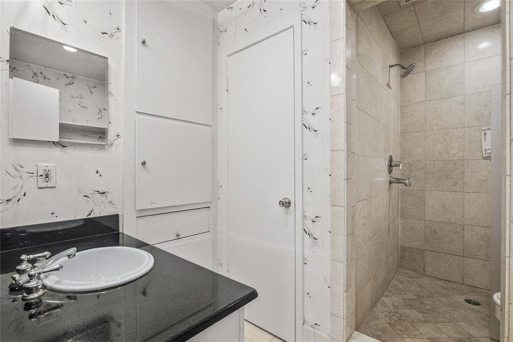 15721 mapleview, Dallas, TX 75248 15721 mapleview, Dallas, TX 75248
