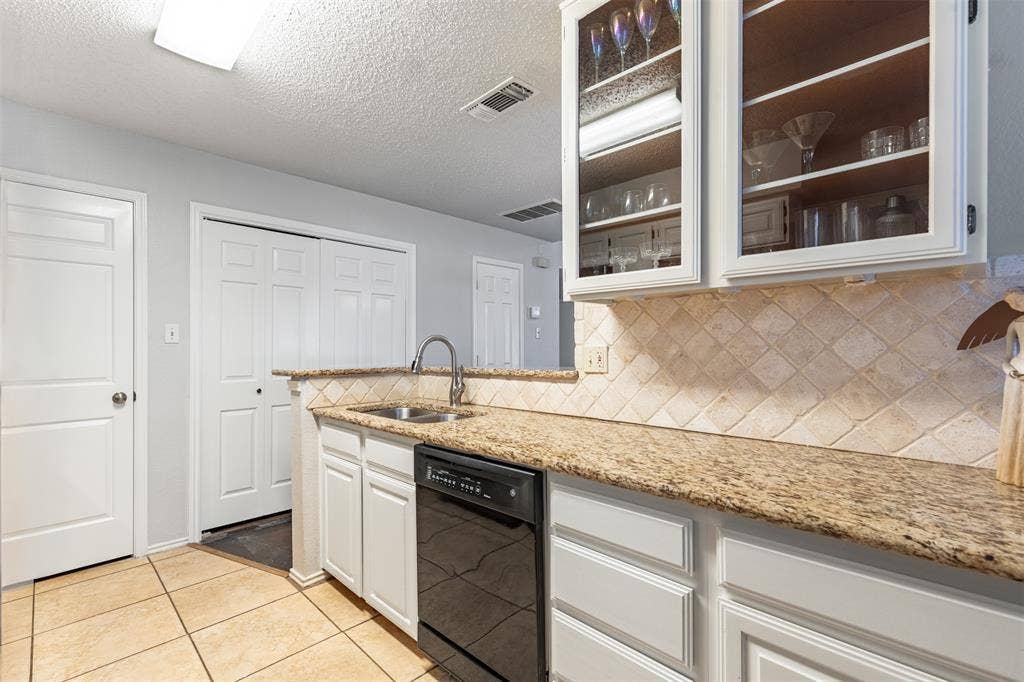 422 Santa Fe Trail, #11, Irving, TX 75063 422 Santa Fe Trail, #11, Irving, TX 75063