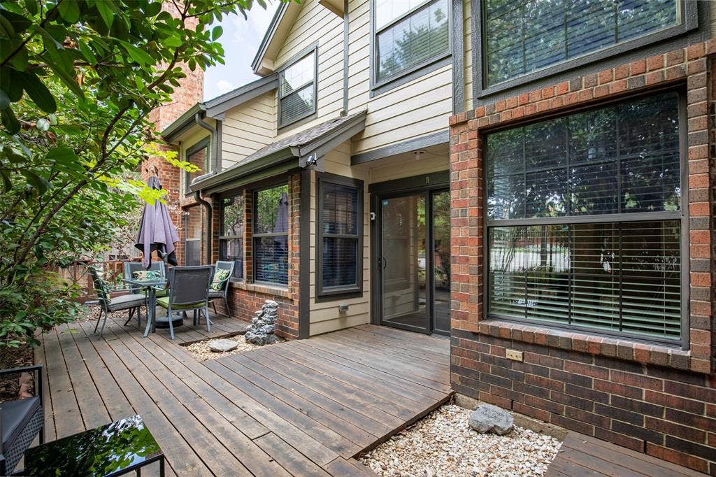 422 Santa Fe Trail, #11, Irving, TX 75063 Spacious deck located right off of the dining room and family room.