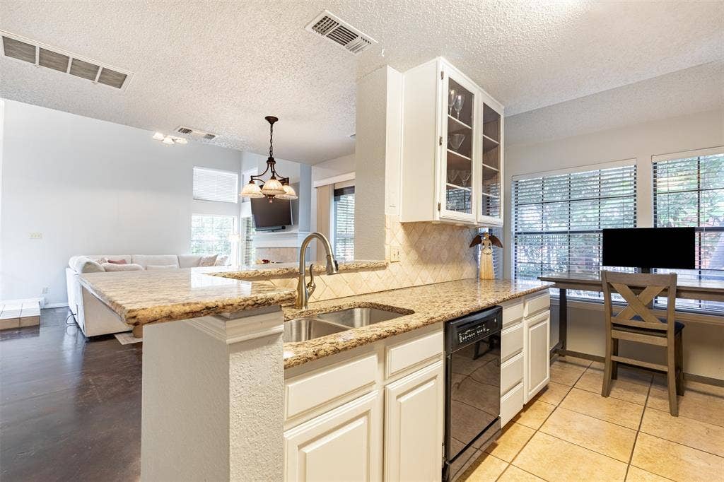 422 Santa Fe Trail, #11, Irving, TX 75063 422 Santa Fe Trail, #11, Irving, TX 75063