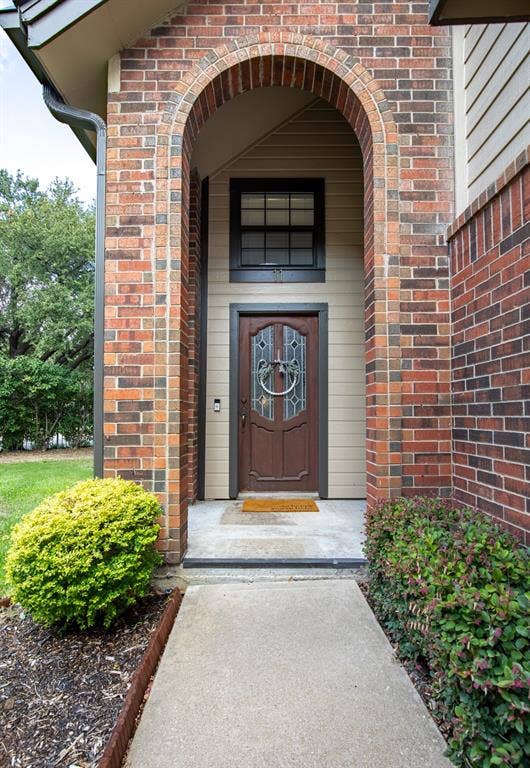 422 Santa Fe Trail, #11, Irving, TX 75063 Welcoming entrance.