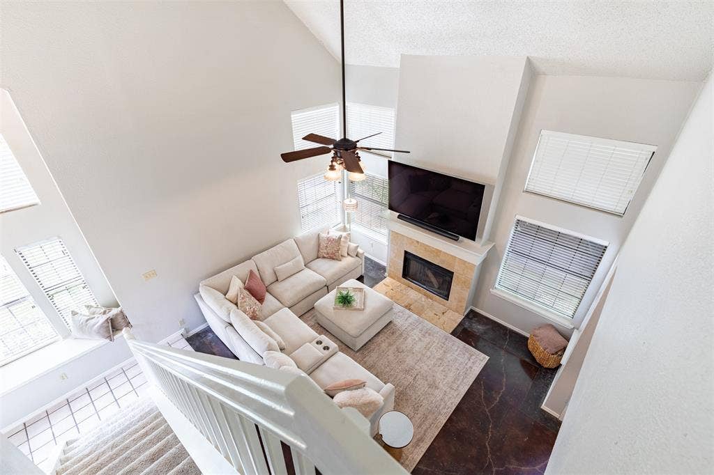 422 Santa Fe Trail, #11, Irving, TX 75063 Gorgeous view of the familiy room from the stairs.