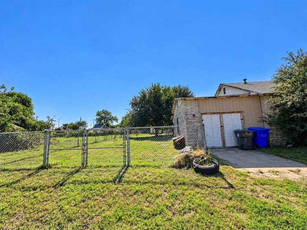 207 E Church Street, Waco, TX 76704 207 E Church Street, Waco, TX 76704