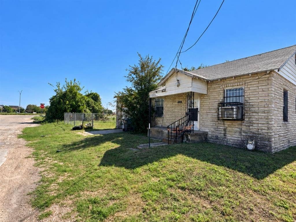 207 E Church Street, Waco, TX 76704 207 E Church Street, Waco, TX 76704