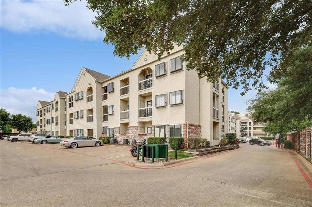 4800 W Lovers Lane, Dallas, TX 75209 4800 W Lovers Lane, Dallas, TX 75209