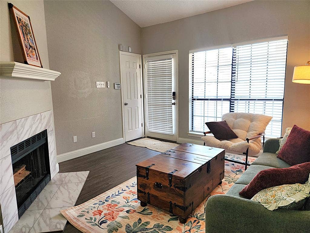4800 W Lovers Lane, Dallas, TX 75209 4800 W Lovers Lane, Dallas, TX 75209