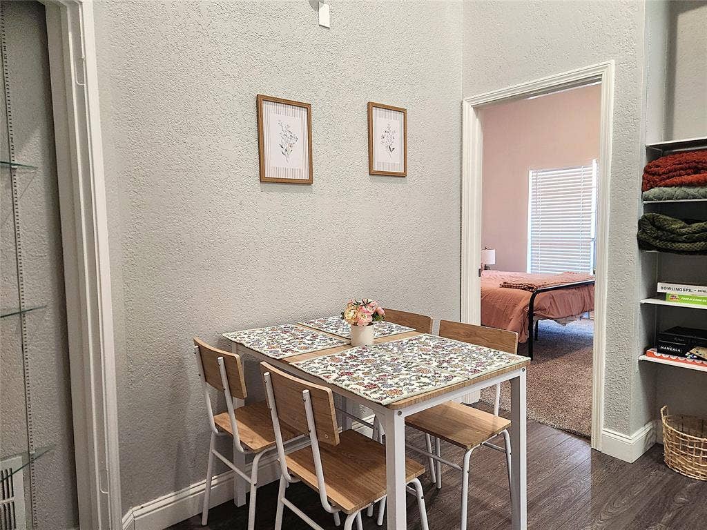 4800 W Lovers Lane, Dallas, TX 75209 4800 W Lovers Lane, Dallas, TX 75209