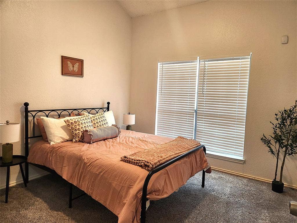 4800 W Lovers Lane, Dallas, TX 75209 4800 W Lovers Lane, Dallas, TX 75209