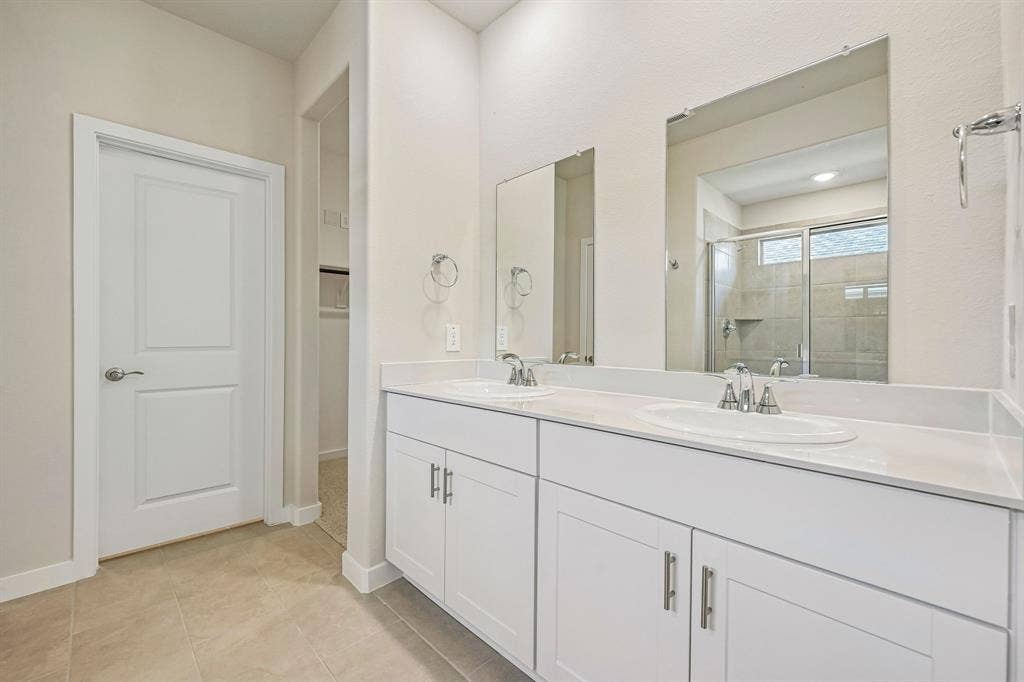 2509 Grand Canyon Street, Anna, TX 75409 Photo is not of the actual home, but is an inspirational photo of builder’s model home and may depict options, furnishings, and/or decorator features that are not included.