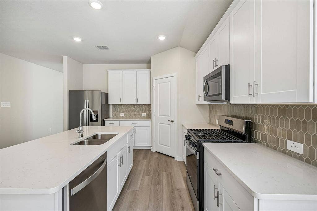 2509 Grand Canyon Street, Anna, TX 75409 Photo is not of the actual home, but is an inspirational photo of builder’s model home and may depict options, furnishings, and/or decorator features that are not included.