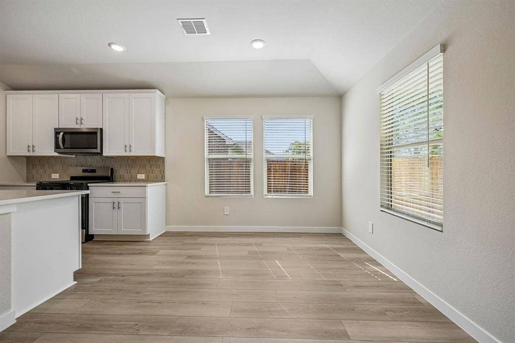 2509 Grand Canyon Street, Anna, TX 75409 Photo is not of the actual home, but is an inspirational photo of builder’s model home and may depict options, furnishings, and/or decorator features that are not included.