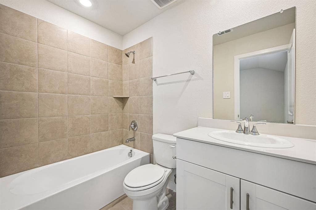 2509 Grand Canyon Street, Anna, TX 75409 Photo is not of the actual home, but is an inspirational photo of builder’s model home and may depict options, furnishings, and/or decorator features that are not included.