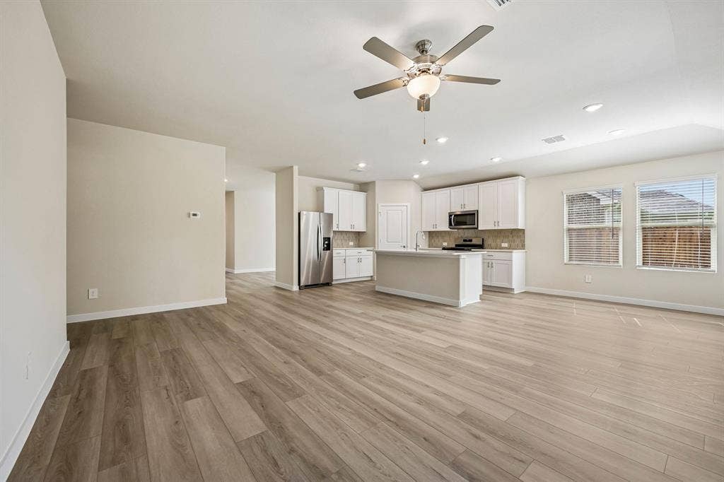 2509 Grand Canyon Street, Anna, TX 75409 Photo is not of the actual home, but is an inspirational photo of builder’s model home and may depict options, furnishings, and/or decorator features that are not included.