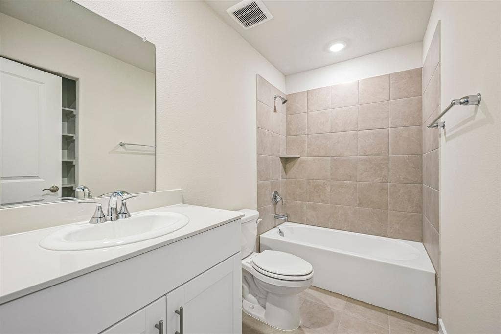 2509 Grand Canyon Street, Anna, TX 75409 Photo is not of the actual home, but is an inspirational photo of builder’s model home and may depict options, furnishings, and/or decorator features that are not included.