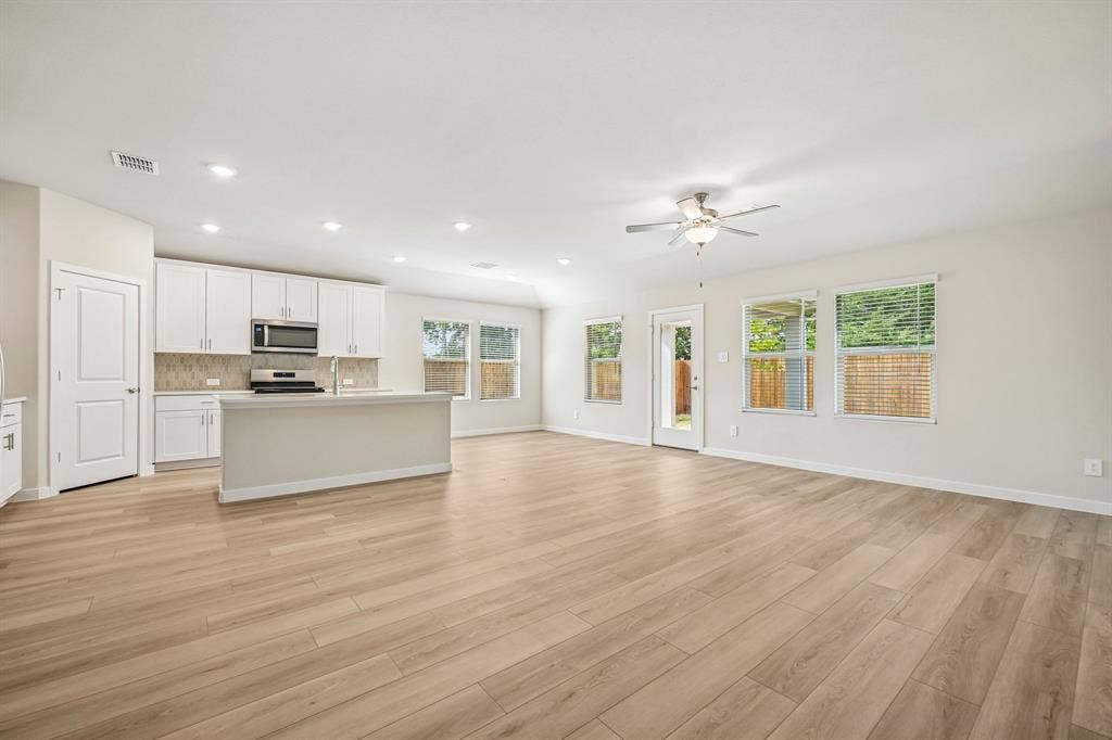 2509 Grand Canyon Street, Anna, TX 75409 Photo is not of the actual home, but is an inspirational photo of builder’s model home and may depict options, furnishings, and/or decorator features that are not included.