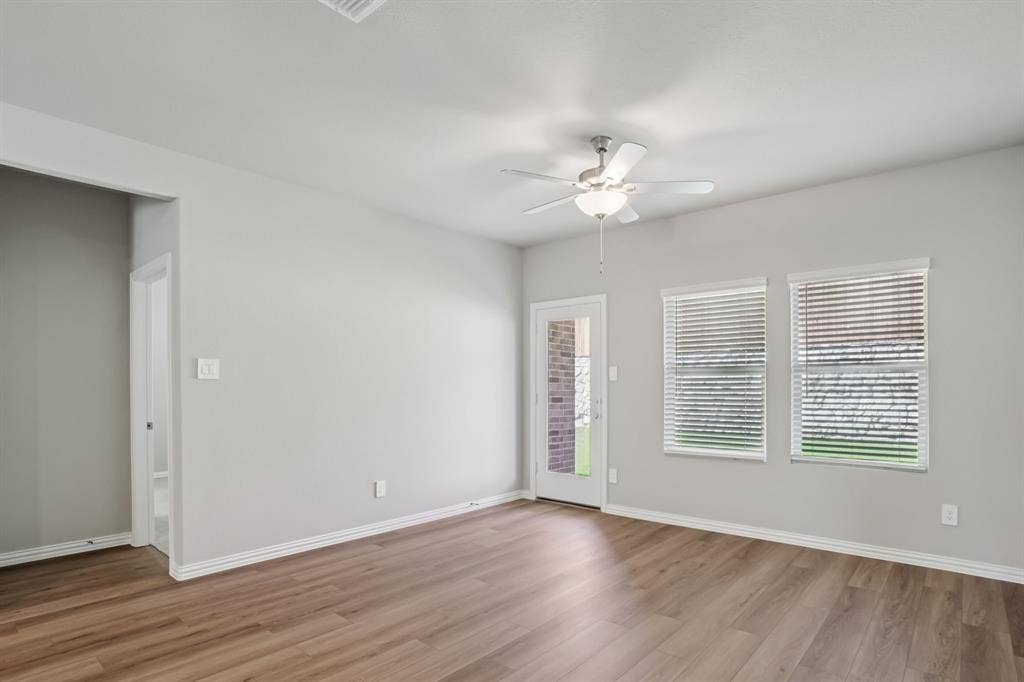 209 Decoursey Drive, Princeton, TX 75071 Photo is not of the actual home, but is an inspirational photo of builder’s model home and may depict options, furnishings, and/or decorator features that are not included.