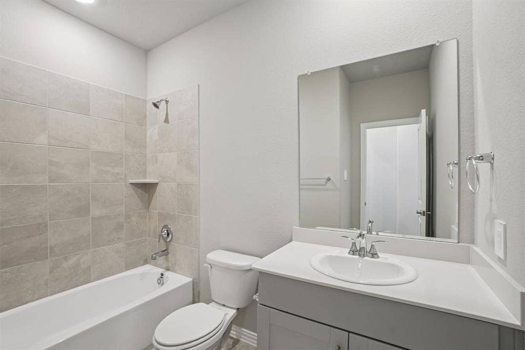 209 Decoursey Drive, Princeton, TX 75071 Photo is not of the actual home, but is an inspirational photo of builder’s model home and may depict options, furnishings, and/or decorator features that are not included.