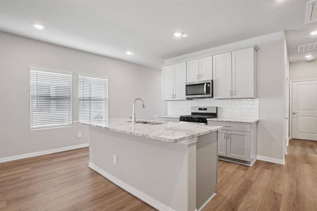 209 Decoursey Drive, Princeton, TX 75071 Photo is not of the actual home, but is an inspirational photo of builder’s model home and may depict options, furnishings, and/or decorator features that are not included.