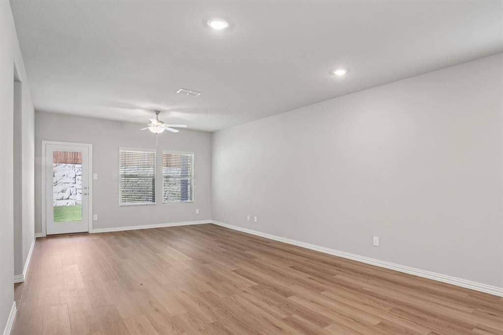 209 Decoursey Drive, Princeton, TX 75071 Photo is not of the actual home, but is an inspirational photo of builder’s model home and may depict options, furnishings, and/or decorator features that are not included.