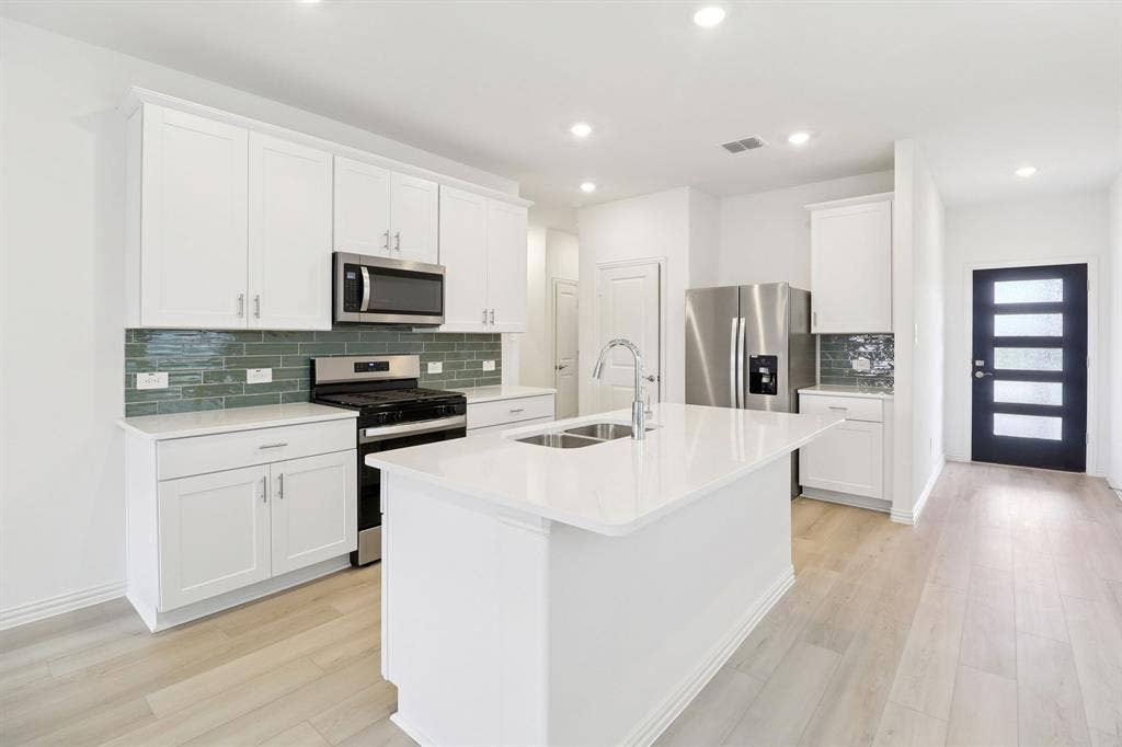 207 Decoursey Drive, Princeton, TX 75071 Photo is not of the actual home, but is an inspirational photo of builder’s model home and may depict options, furnishings, and/or decorator features that are not included.