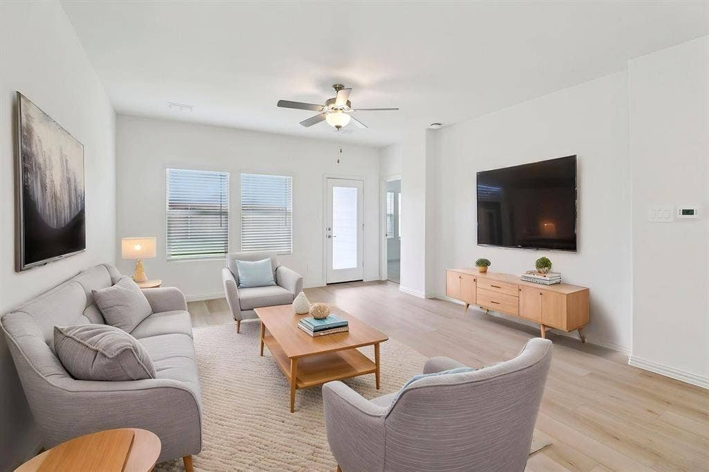 207 Decoursey Drive, Princeton, TX 75071 Photo is not of the actual home, but is an inspirational photo of builder’s model home and may depict options, furnishings, and/or decorator features that are not included.